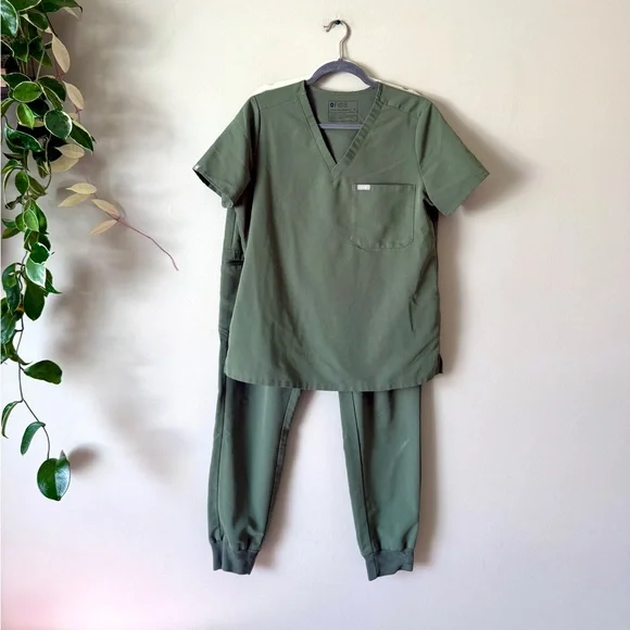 Figs scrubs set pants top  Moss M L Tall - Picture 2 of 9